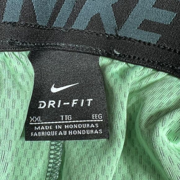 Nike Shorts Mens Size XXL Green Dri Fit 8.5 inch Inseam Swoosh Athleisure 2643 - Picture 10 of 13